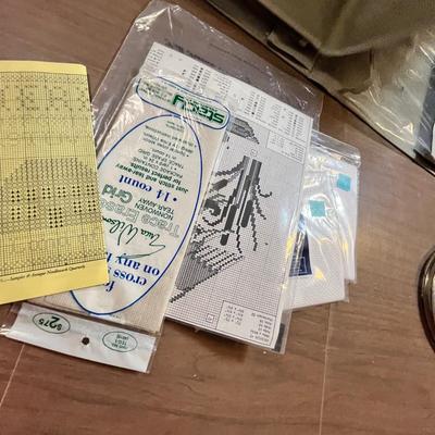 Lot 140 sewing items