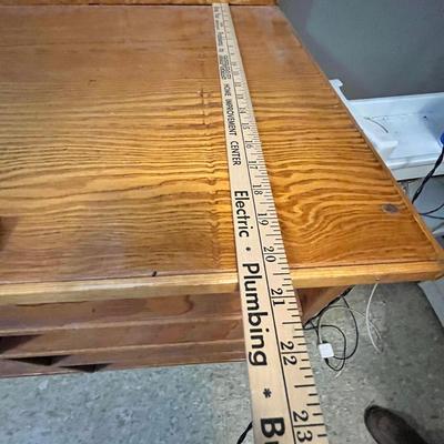 Lot 142 Storage counter