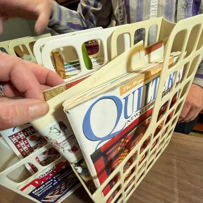 Lot 146 Quilting magazines & patterns