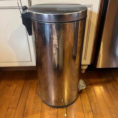 Two Stainless Steel Garbage Bins, incl. Simple Human (K-MG)