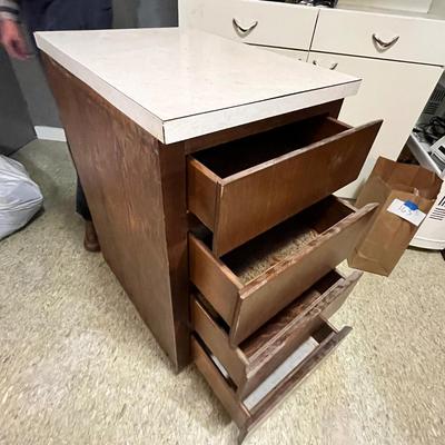 Lot 164 Rolling 4 drawer counter