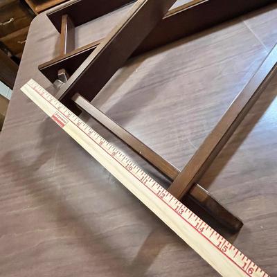 Lot 171 Wall plate racks