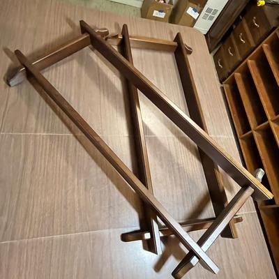 Lot 171 Wall plate racks