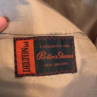 Size L Men’s Coats + Vests by Brooks Brothers, Banana Republic, & More (B3-DZ)