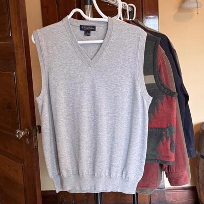 Size L Men’s Coats + Vests by Brooks Brothers, Banana Republic, & More (B3-DZ)