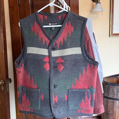 Size L Men’s Coats + Vests by Brooks Brothers, Banana Republic, & More (B3-DZ)