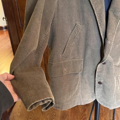 Size L Men’s Coats + Vests by Brooks Brothers, Banana Republic, & More (B3-DZ)