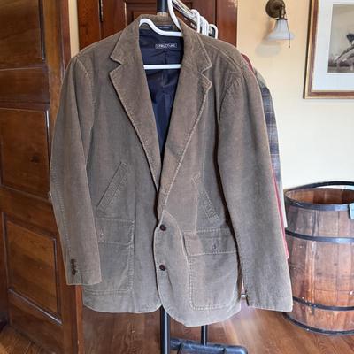 Size L Men’s Coats + Vests by Brooks Brothers, Banana Republic, & More (B3-DZ)