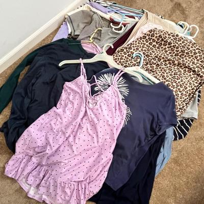 Lot 182 Women's Tops
