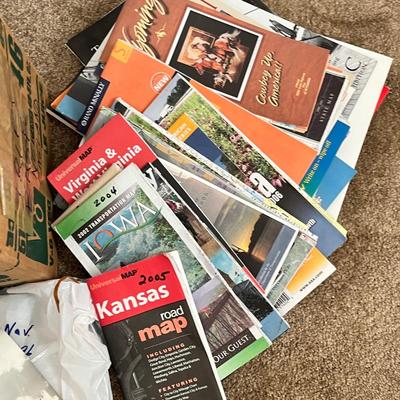 Lot 185 Travel brochures & other