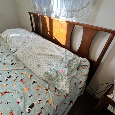Lot 193 Vintage full bed