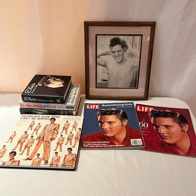 Elvis Memorabilia (D-MG)