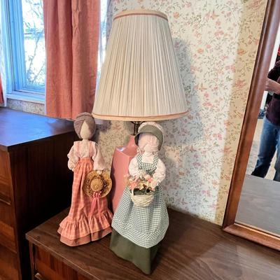 Lot 213 Vintage decor