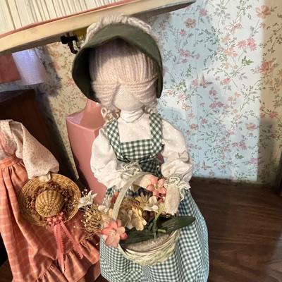 Lot 213 Vintage decor