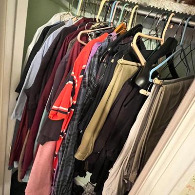 Lot 221 Men's clothing