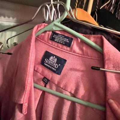 Lot 221 Men's clothing