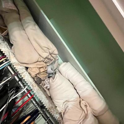 Lot 222 Electric blankets