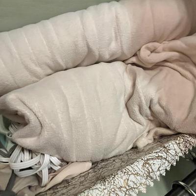 Lot 222 Electric blankets