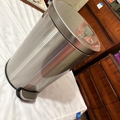 Lot 224 Trash can