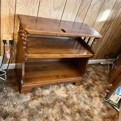 Lot 231 Ethan Allen side table