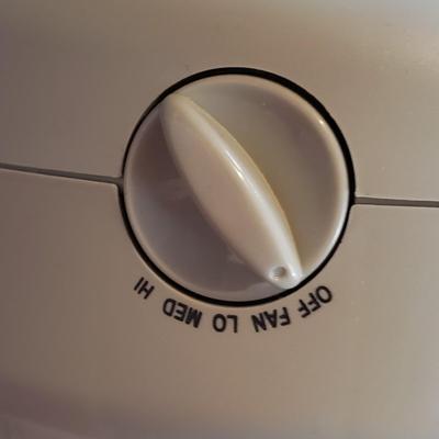 Holmes Window Fan and Pelonis Heater (B2-KD)