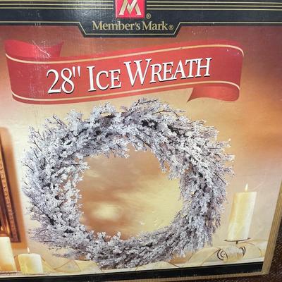 Does look like ice wreath