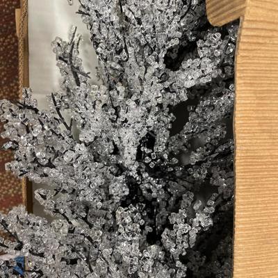 Does look like ice wreath