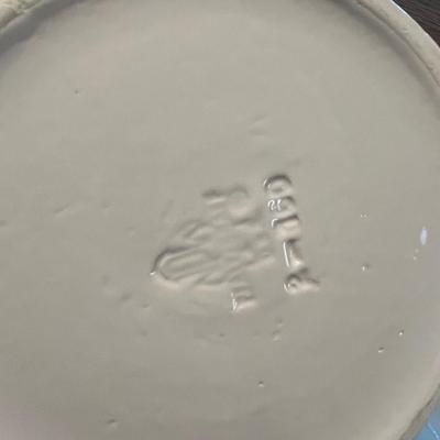 Lot 255 White pottery lot