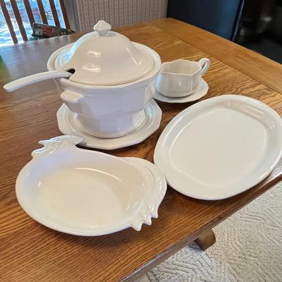 Lot 255 White pottery lot
