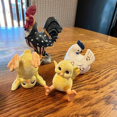 Lot 258 Chicken figures