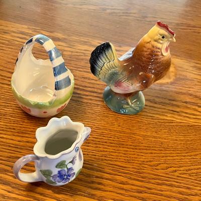 Lot 258 Chicken figures