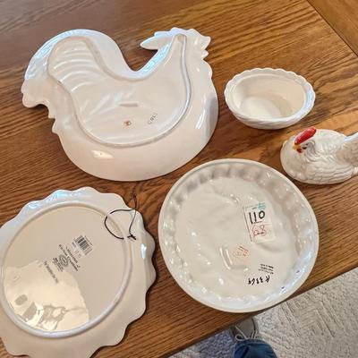 Lot 260 Chicken serve ware