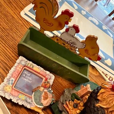 Lot 262 Chicken Kitchen items