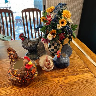 Lot 264 Large chickens