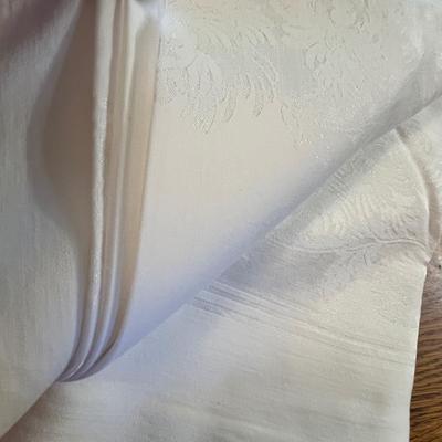 Lot 266 Towels & Table clothes