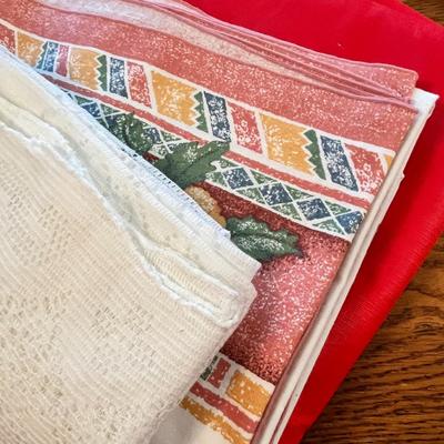 Lot 266 Towels & Table clothes
