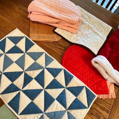 Lot 267 Christmas linens