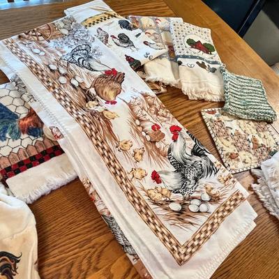 Lot 268 Chicken themed linens
