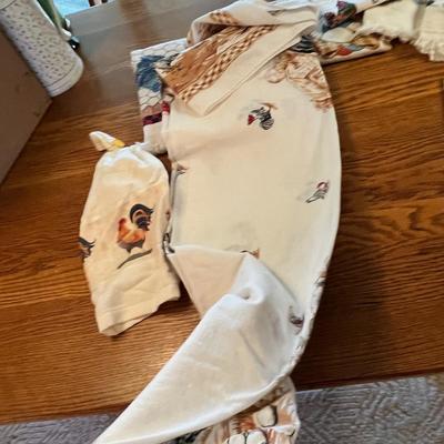 Lot 268 Chicken themed linens