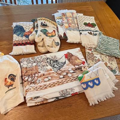 Lot 268 Chicken themed linens