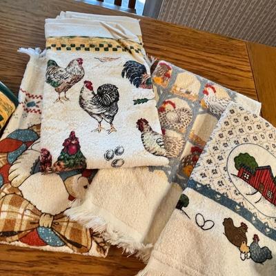 Lot 268 Chicken themed linens