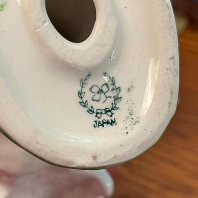 Lot 271 Larger chicken items