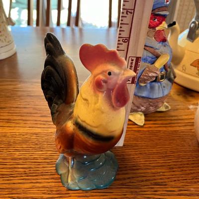 Lot 271 Larger chicken items