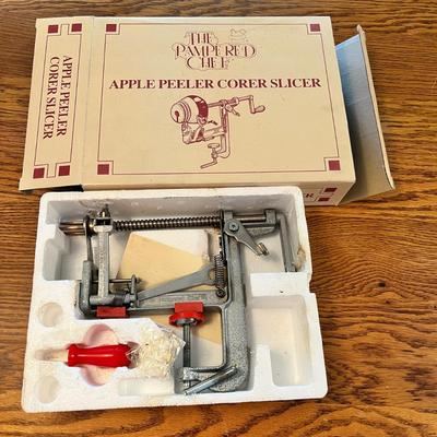 Lot 272 Pampered Chef Apple Peeler