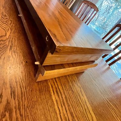 Lot 273 Oak Table set