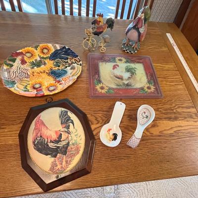 Lot 275 Assorted chicken items