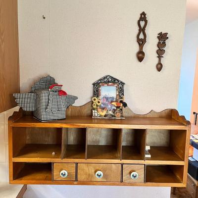 Lot 277 Shelf with Checken decor