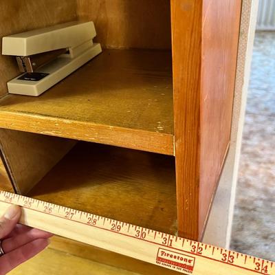 Lot 277 Shelf with Checken decor