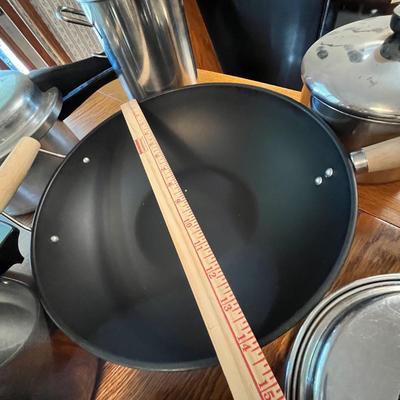 Lot 280 Pots & pans