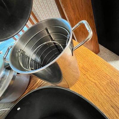 Lot 280 Pots & pans